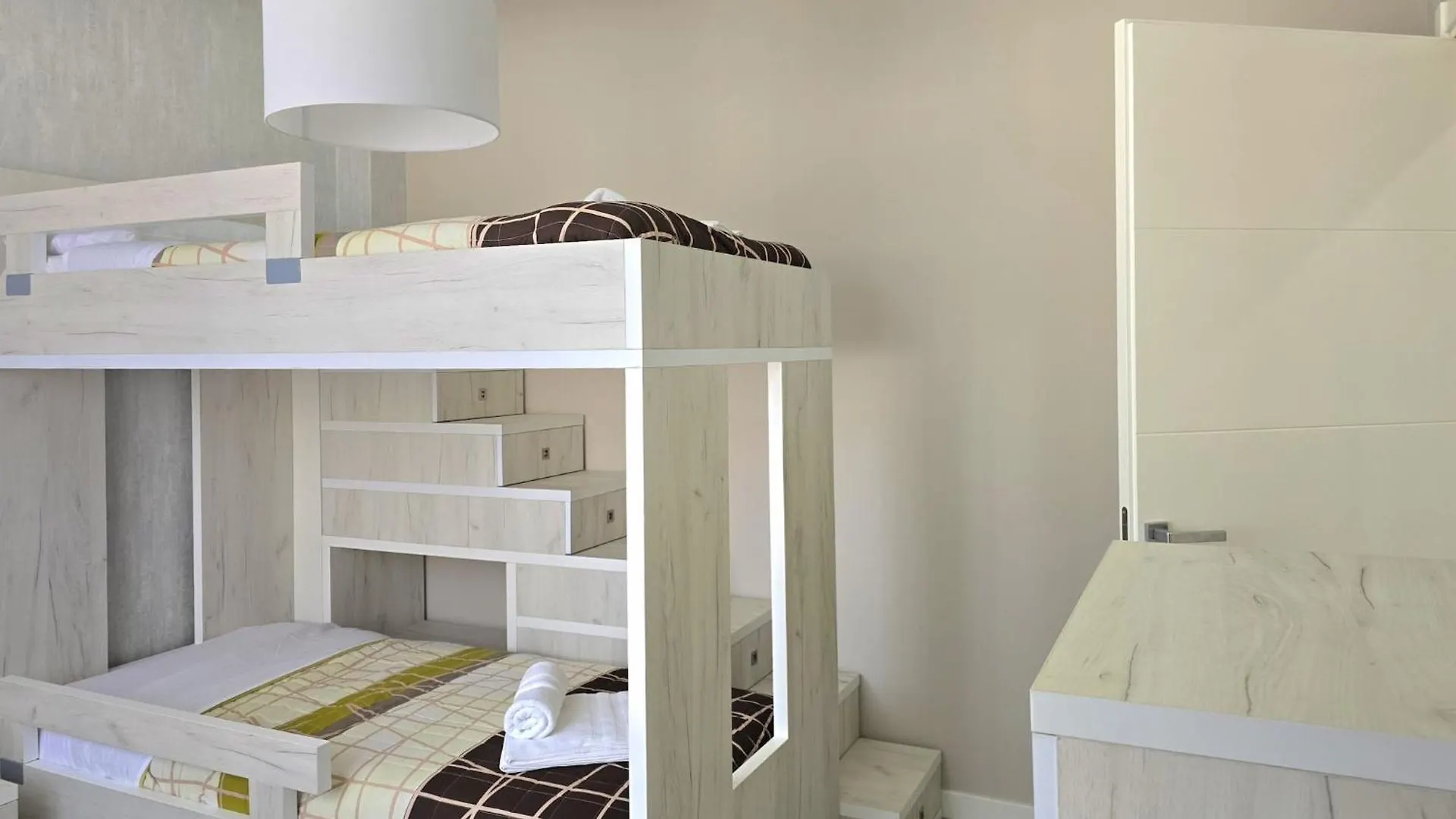 Bright & Breezy Villa By The Sea Plazhi San Pietro