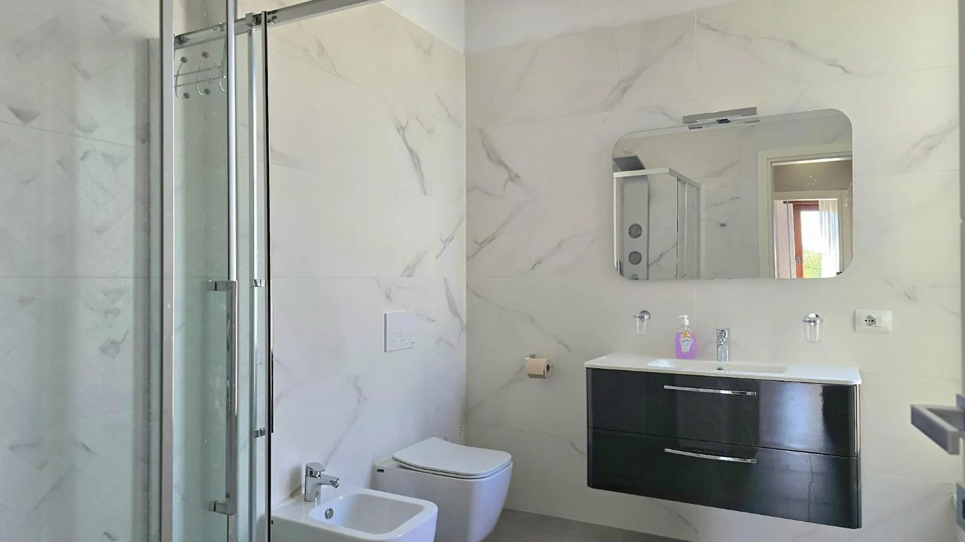 Bright & Breezy Villa By The Sea Plazhi San Pietro