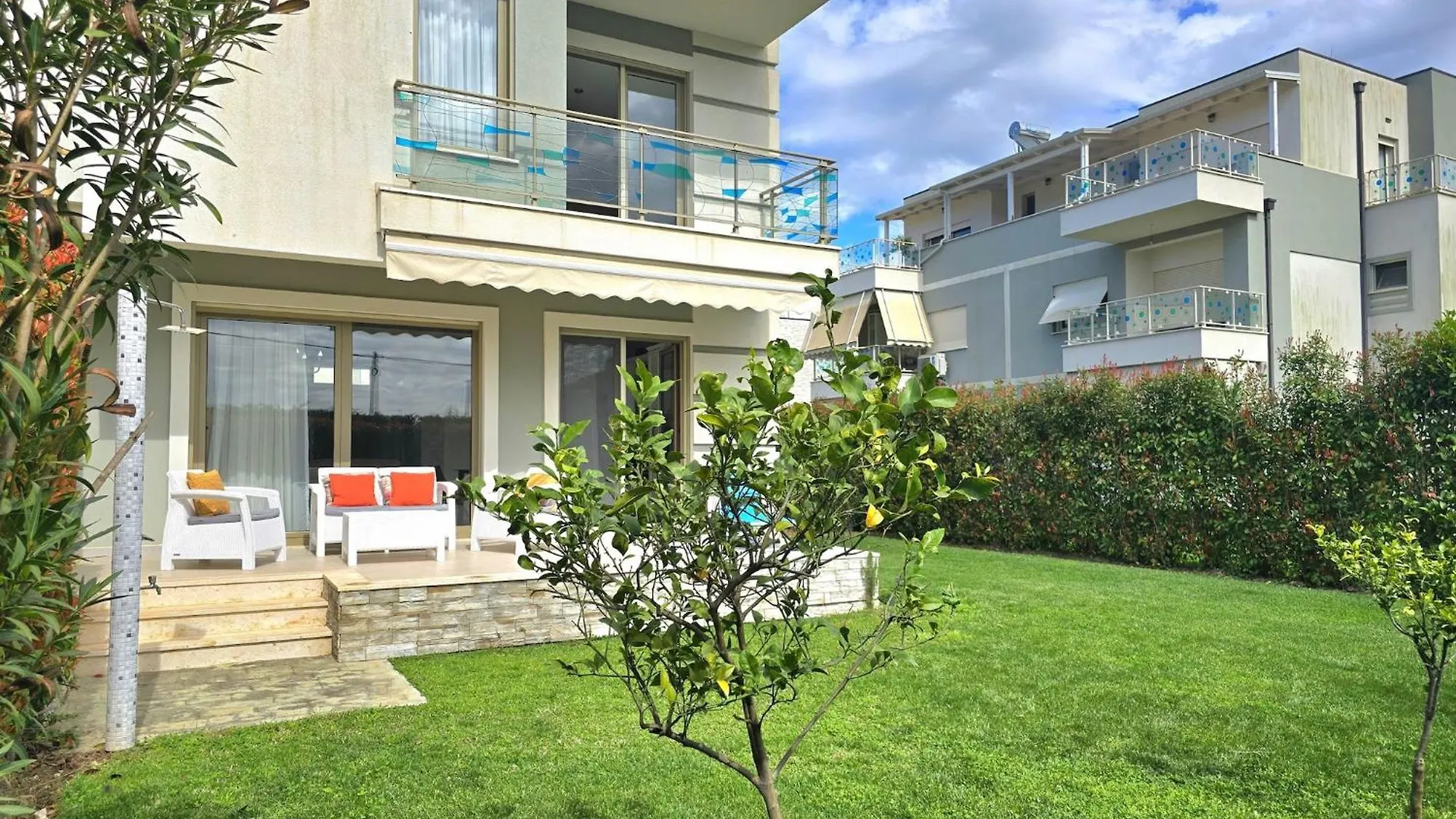 Bright & Breezy Villa By The Sea Plazhi San Pietro 0*,